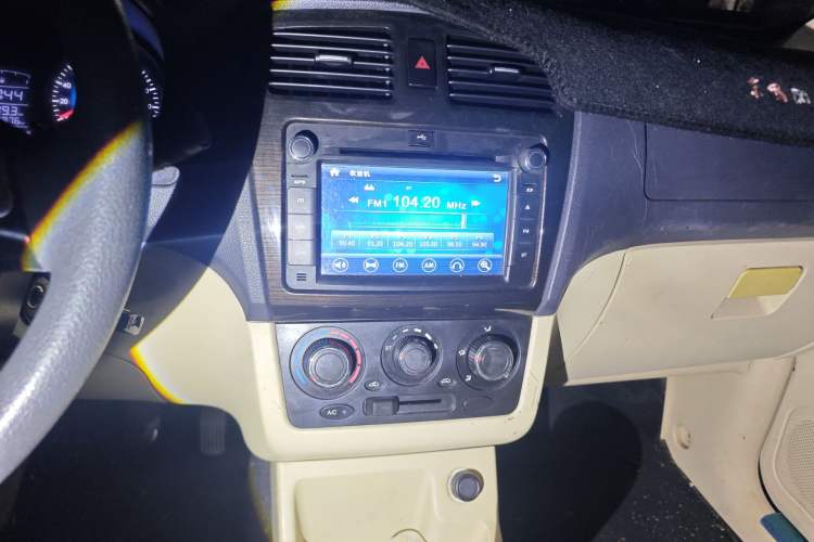 Used Dongfeng Fengon 370 2016 1.5L Manual Standard Edition SFG15-02 7 Seats Audio And AC Panel