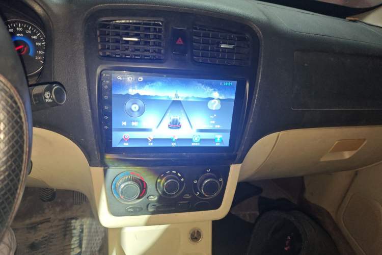 Used Dongfeng Fengon 370 2016 1.5L Manual Elite Home Edition 7-Seater Audio And AC Panel