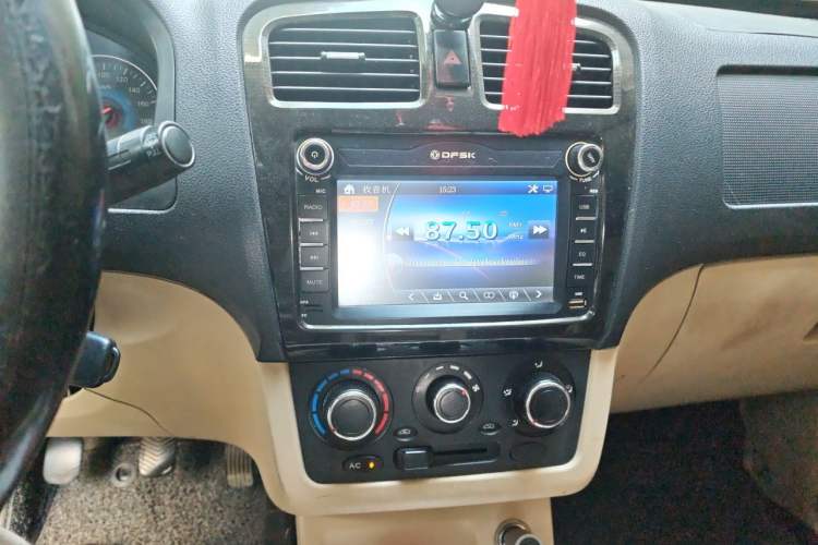 Used Dongfeng Fengon 370 2016 1.5L Manual Standard Edition SFG15-02 7 Seats Audio And AC Panel