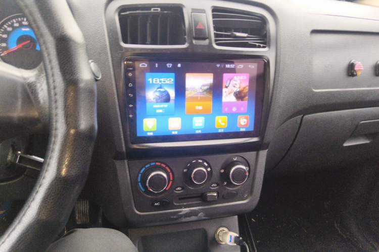 Used Dongfeng Fengon 370 2016 1.5L Manual Standard Model II 7 Seats Audio And AC Panel