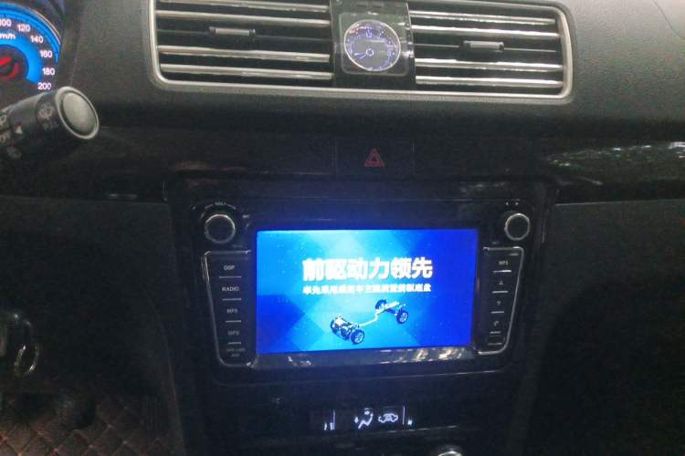 Used Dongfeng Fengon 370 2016 1.5L Manual Luxury Version SFG15-05 7 Seats Audio And AC Panel