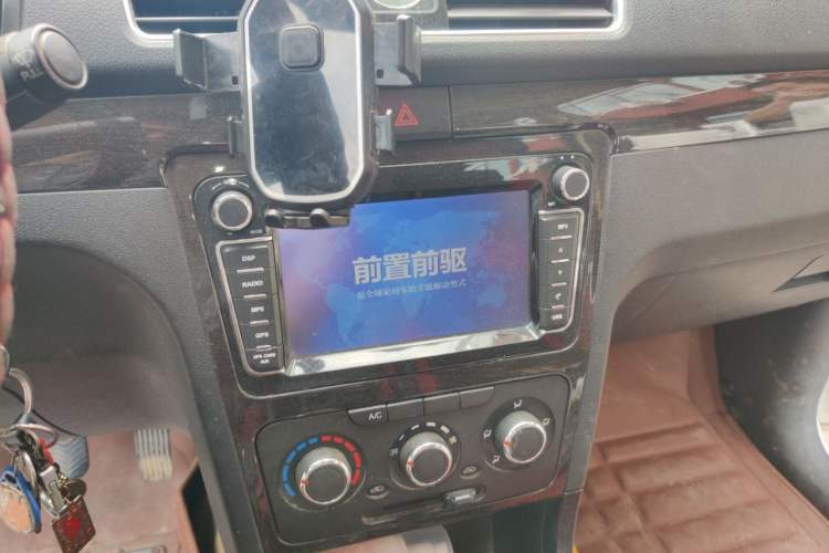 Used Dongfeng Fengon 370 2016 1.5L Manual Elite Travel Edition 7 Seats Audio And AC Panel