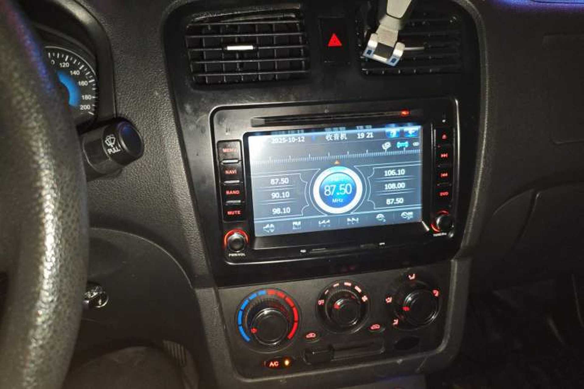 Used Dongfeng Fengon 370 2016 1.5L Manual Standard Model II 7 Seats Audio And AC Panel