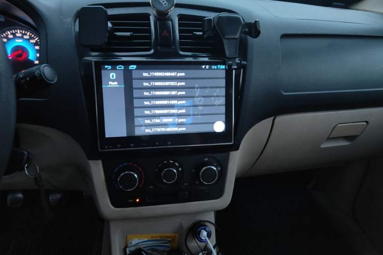 Used Dongfeng Fengon 370 2016 1.5L Manual Standard Edition SFG15-05 7 Seats Audio And AC Panel