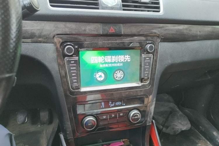 Used Dongfeng Fengon 370 2016 1.5L Manual Standard Edition SFG15-02 5 Seats Audio And AC Panel