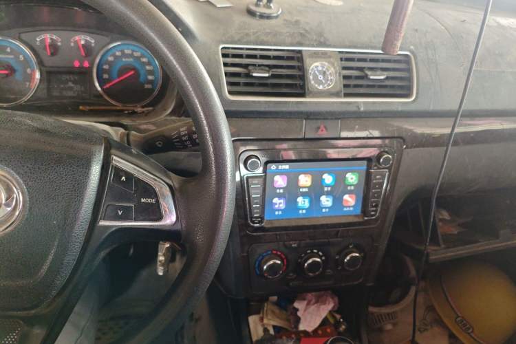 Used Dongfeng Fengon 370 2016 1.5L Manual Elite Home Edition 7-Seater Audio And AC Panel