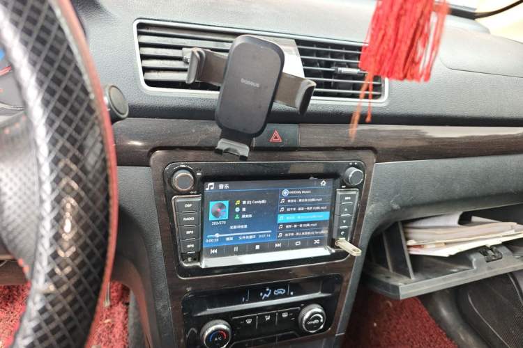 Used Dongfeng Fengon 370 2016 1.5L Manual Luxury 7-Seater Audio And AC Panel