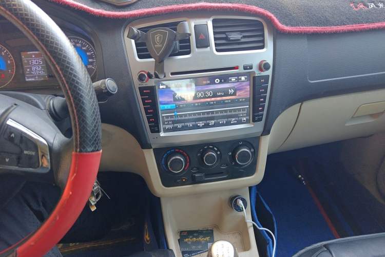 Used Dongfeng Fengon 370 2016 1.5L Manual Standard Edition SFG15-05 7 Seats Audio And AC Panel