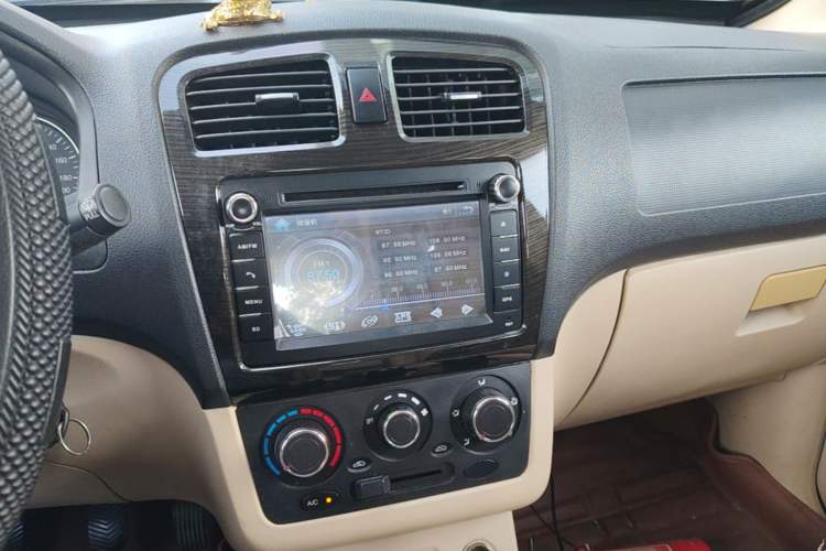 Used Dongfeng Fengon 370 2016 1.5L Manual Standard Edition SFG15-02 7 Seats Audio And AC Panel