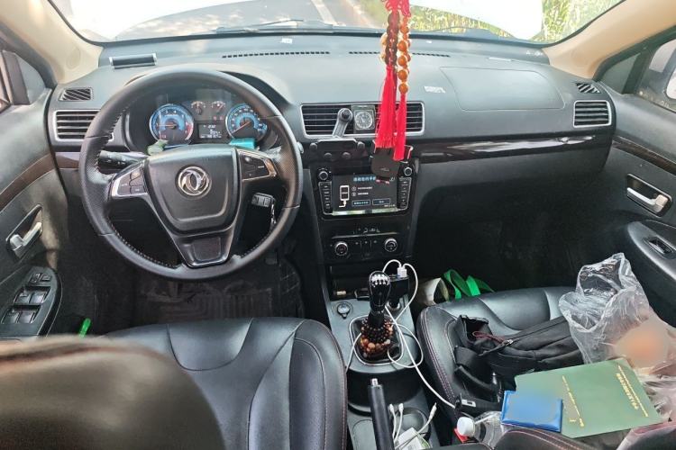 Used Dongfeng Fengon 370 2016 1.5L Manual Luxury 7-Seater Center Console