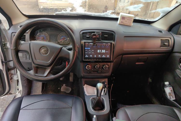 Used Dongfeng Fengon 370 2016 1.5L Manual Standard Model II 7 Seats Center Console