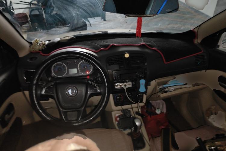 Used Dongfeng Fengon 370 2016 1.3T Manual European Diesel Version 7 Seats Center Console