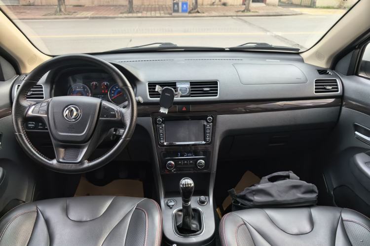 Used Dongfeng Fengon 370 2016 1.5L Manual Luxury 7-Seater Center Console