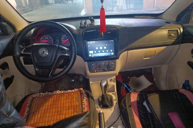 Used Dongfeng Fengon 370 2016 1.5L Manual Standard Edition SFG15-05 7 Seats Center Console