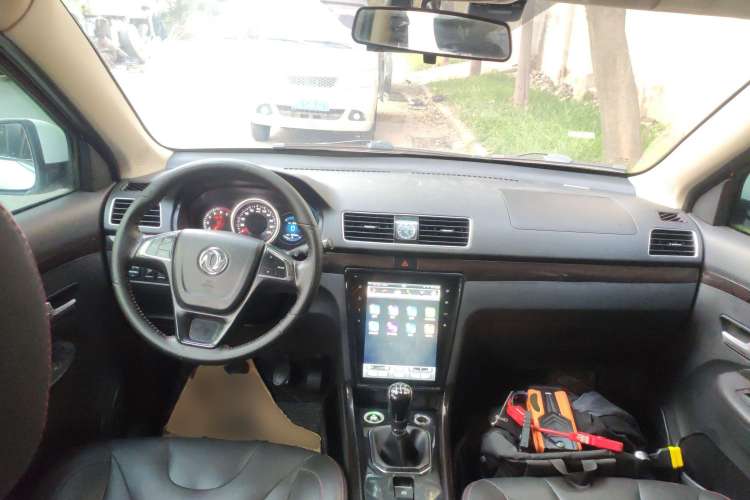 Used Dongfeng Fengon 370 2016 1.5L Manual Smart 7-Seater Center Console