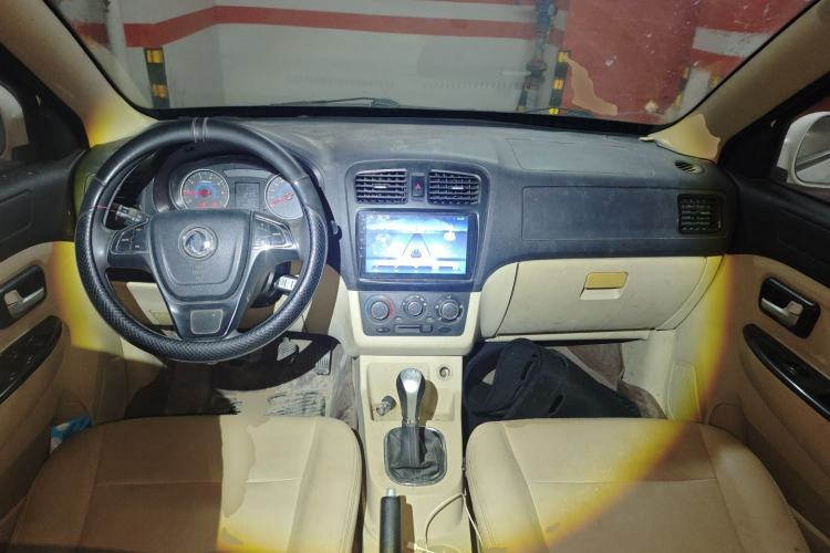 Used Dongfeng Fengon 370 2016 1.5L Manual Elite Home Edition 7-Seater Center Console