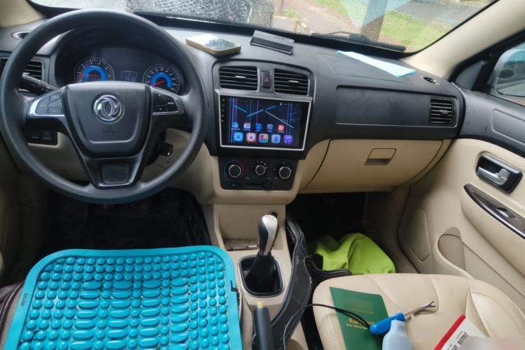 Used Dongfeng Fengon 370 2016 1.5L Manual Standard Edition SFG15-05 5 Seats Center Console