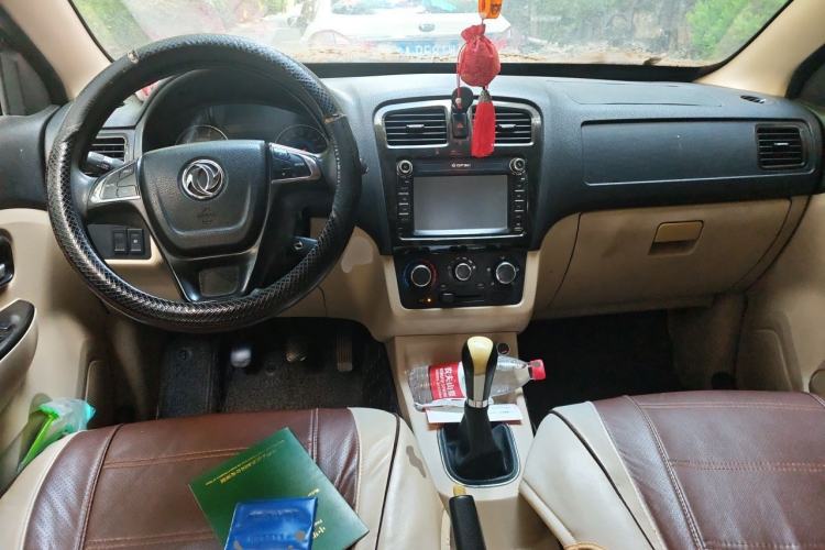 Used Dongfeng Fengon 370 2016 1.5L Manual Standard Edition SFG15-02 7 Seats Center Console