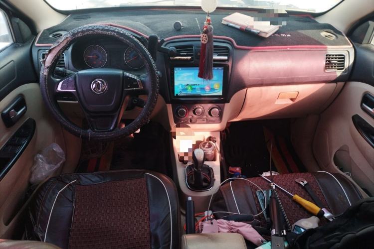 Used Dongfeng Fengon 370 2016 1.5L Manual Standard Edition SFG15-05 7 Seats Center Console