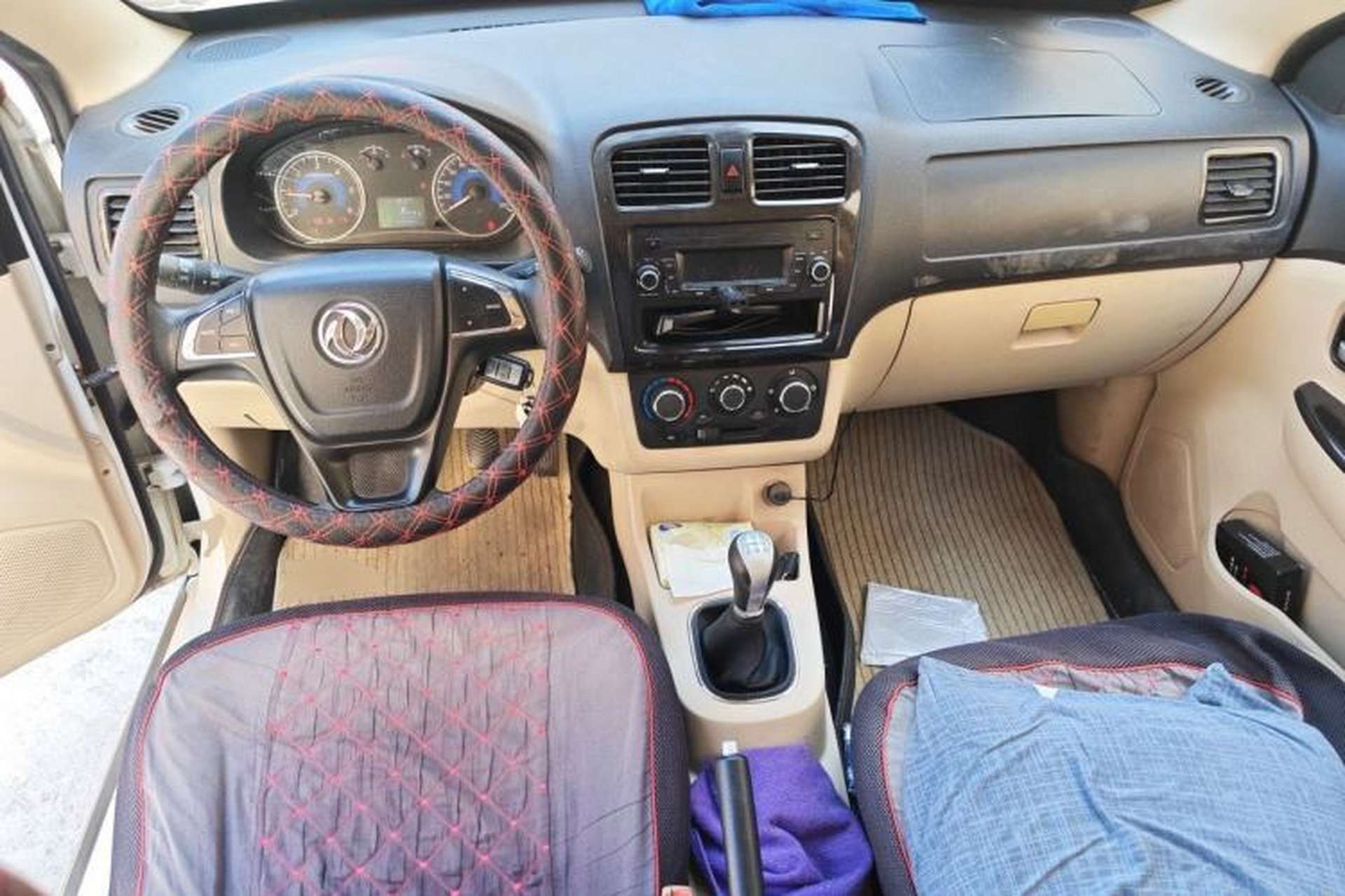 Used Dongfeng Fengon 370 2016 1.3T Manual European Diesel Version 7 Seats Center Console