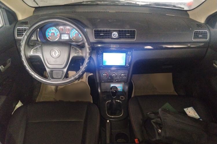 Used Dongfeng Fengon 370 2016 1.5L Manual Luxury Version SFG15-02 7 Seats Center Console