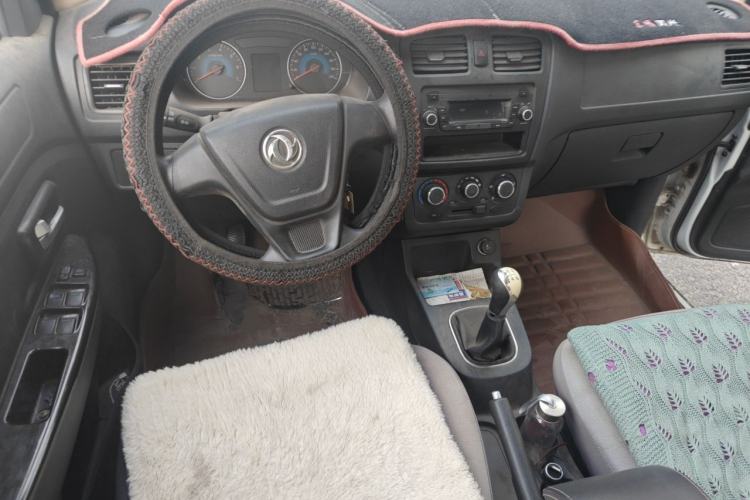 Used Dongfeng Fengon 370 2016 1.5L Manual Standard Model II 7 Seats Center Console
