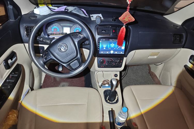 Used Dongfeng Fengon 370 2016 1.5L Manual Standard Model II 7 Seats Center Console