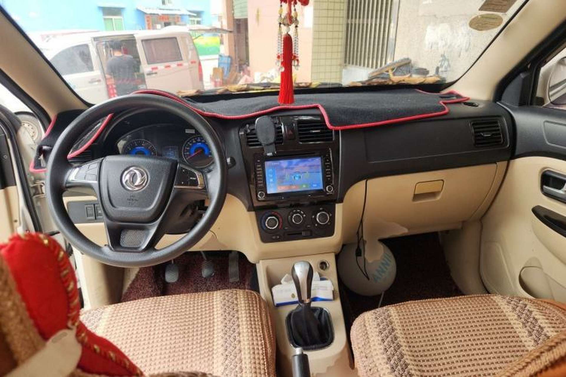 Used Dongfeng Fengon 370 2016 1.5L Manual Comfort 7-Seater Center Console