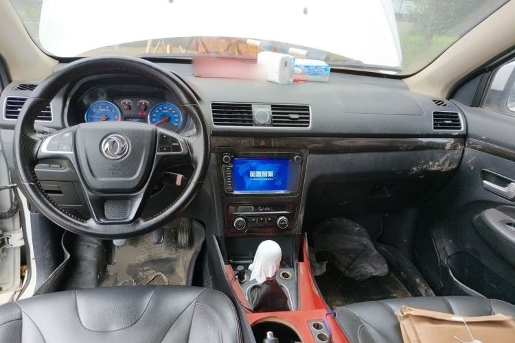 Used Dongfeng Fengon 370 2016 1.5L Manual Standard Edition SFG15-02 5 Seats Center Console