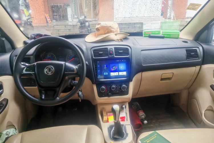 Used Dongfeng Fengon 370 2016 1.5L Manual Standard Edition SFG15-05 7 Seats Center Console