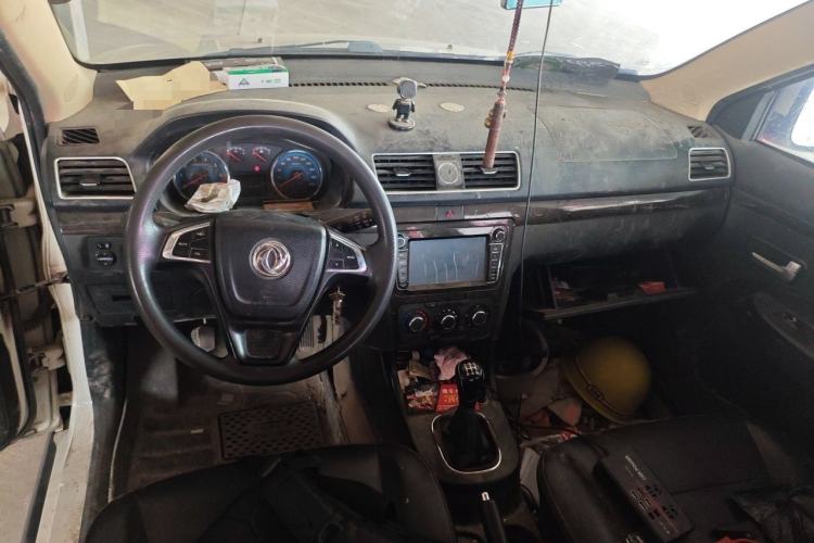 Used Dongfeng Fengon 370 2016 1.5L Manual Elite Home Edition 7-Seater Center Console