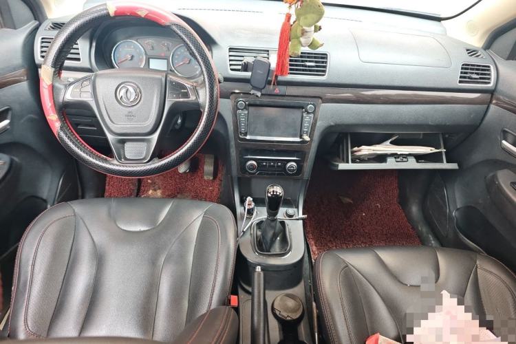 Used Dongfeng Fengon 370 2016 1.5L Manual Luxury 7-Seater Center Console