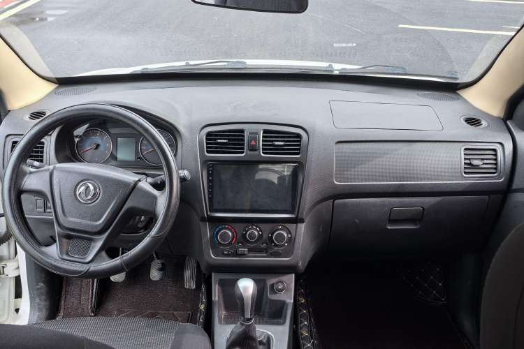 Used Dongfeng Fengon 370 2016 1.5L Manual Standard Model II 7 Seats Center Console