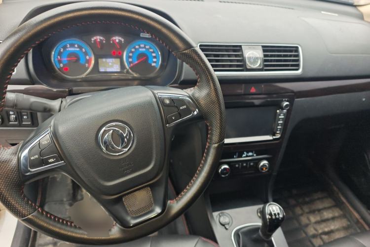 Used Dongfeng Fengon 370 2016 1.5L Manual Luxury 7-Seater Center Console