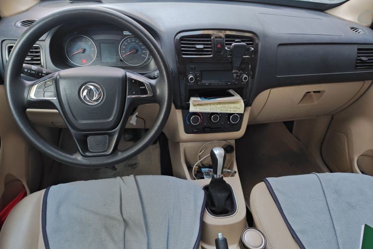 Used Dongfeng Fengon 370 2016 1.5L Manual Standard Edition SFG15-02 7 Seats Center Console