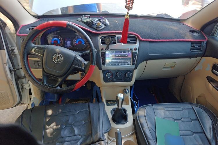 Used Dongfeng Fengon 370 2016 1.5L Manual Standard Edition SFG15-05 7 Seats Center Console