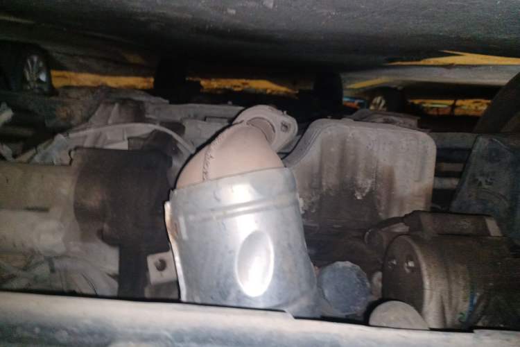 Used Dongfeng Fengon 370 2016 1.5L Manual Standard Edition SFG15-05 7 Seats Chassis Front