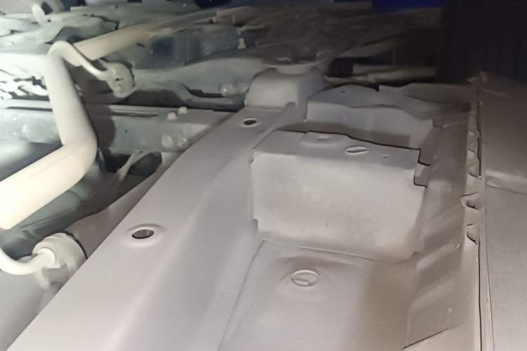 Used Dongfeng Fengon 370 2016 1.5L Manual Standard Edition SFG15-05 7 Seats Chassis Front Left