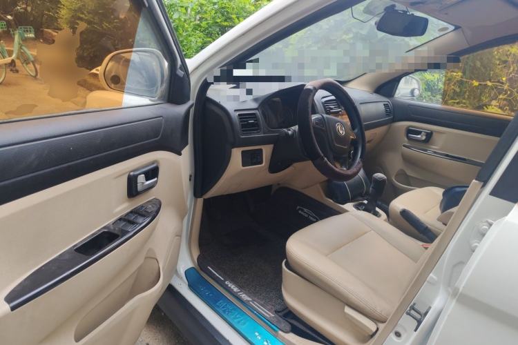 Used Dongfeng Fengon 370 2016 1.5L Manual Comfort 7-Seater Driver Seat