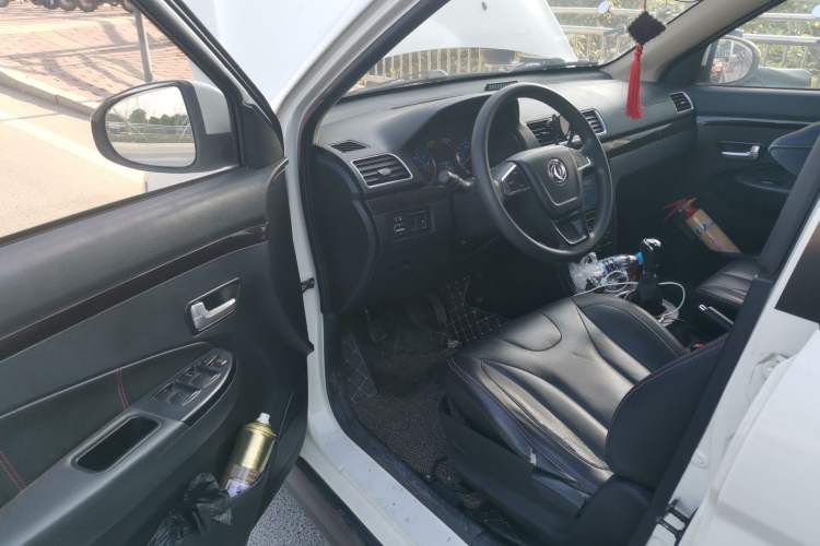 Used Dongfeng Fengon 370 2016 1.5L Manual Elite Travel Edition 7 Seats Driver Seat