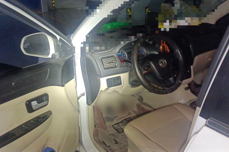 Used Dongfeng Fengon 370 2016 1.5L Manual Standard Edition SFG15-05 7 Seats Driver Seat