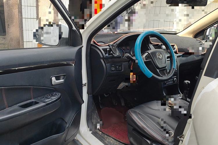 Used Dongfeng Fengon 370 2016 1.5L Manual Luxury 7-Seater Driver Seat