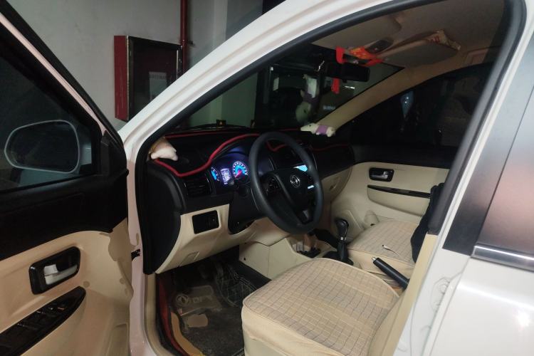 Used Dongfeng Fengon 370 2016 1.5L Manual Standard Edition SFG15-05 7 Seats Driver Seat