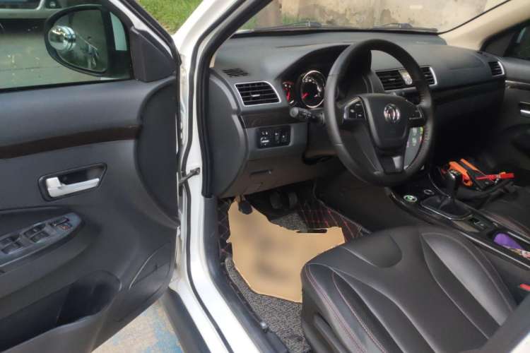 Used Dongfeng Fengon 370 2016 1.5L Manual Smart 7-Seater Driver Seat