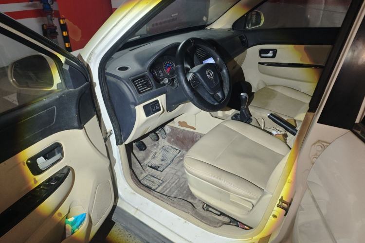 Used Dongfeng Fengon 370 2016 1.5L Manual Elite Home Edition 7-Seater Driver Seat