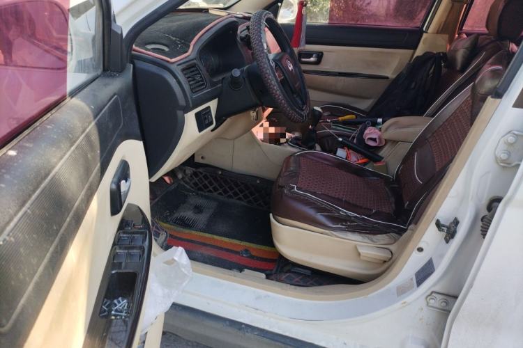 Used Dongfeng Fengon 370 2016 1.5L Manual Standard Edition SFG15-05 7 Seats Driver Seat