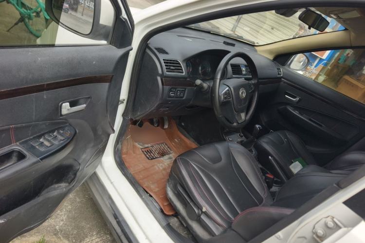Used Dongfeng Fengon 370 2016 1.5L Manual Elite Home Edition 7-Seater Driver Seat