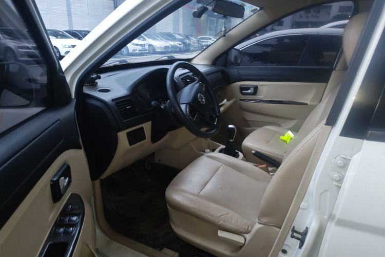 Used Dongfeng Fengon 370 2016 1.5L Manual Comfort 7-Seater Driver Seat