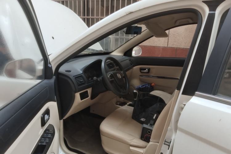 Used Dongfeng Fengon 370 2016 1.5L Manual Standard Edition SFG15-05 7 Seats Driver Seat