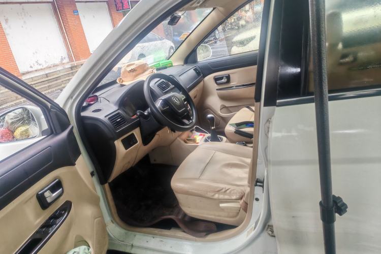 Used Dongfeng Fengon 370 2016 1.5L Manual Standard Edition SFG15-05 7 Seats Driver Seat